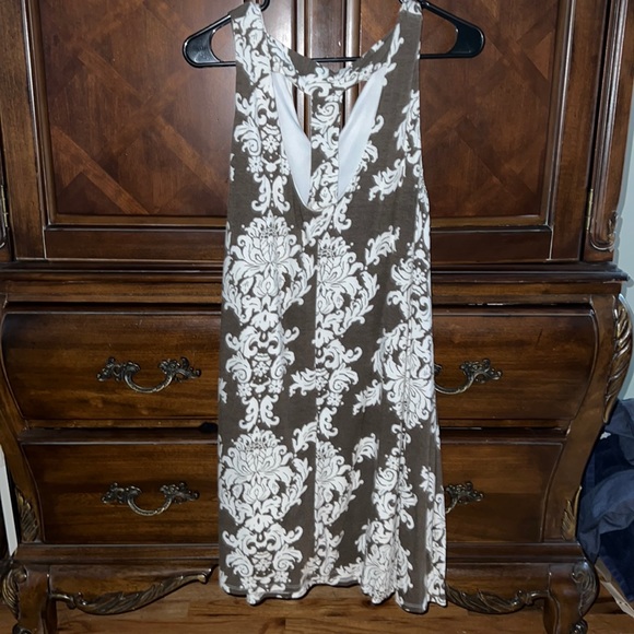 Sleeveless Dress - Picture 2 of 3